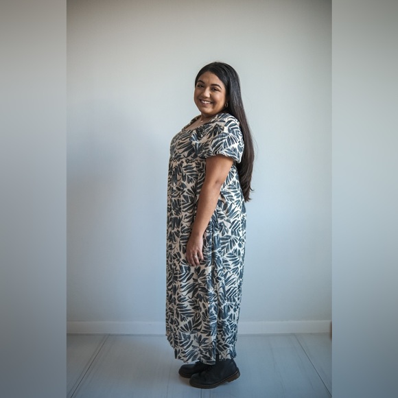 Botanical Print Midi Dress 🤍 - Picture 7 of 8